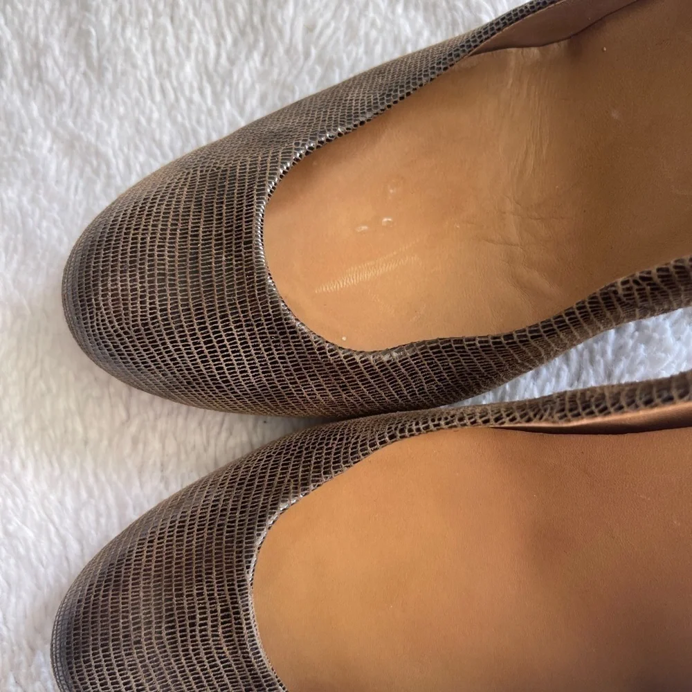 Ann Taylor reptile texture leather round toe wedge